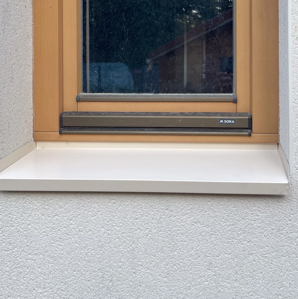 Un appui en aluminium pour une protection contre les intempéries